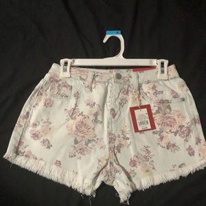 New size 6 high rise short shorts new